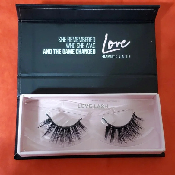 Glamnetic magnetic lashes love lashes NIB NWT - Picture 2 of 3